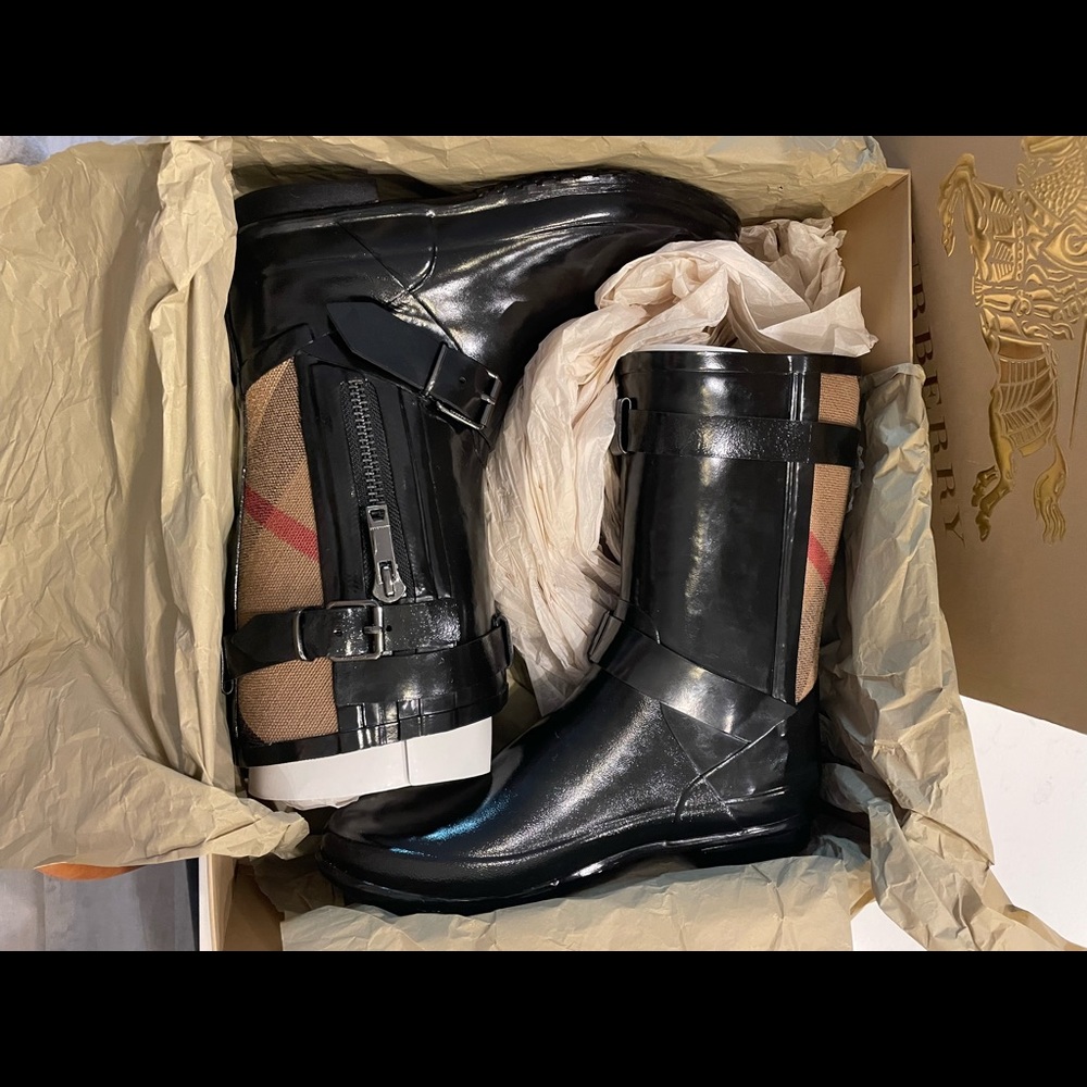 Burberry rain boot